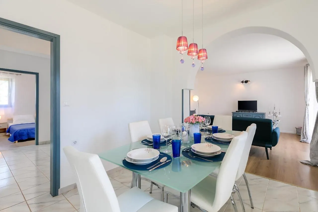 Dairos Villa Porec 0*,